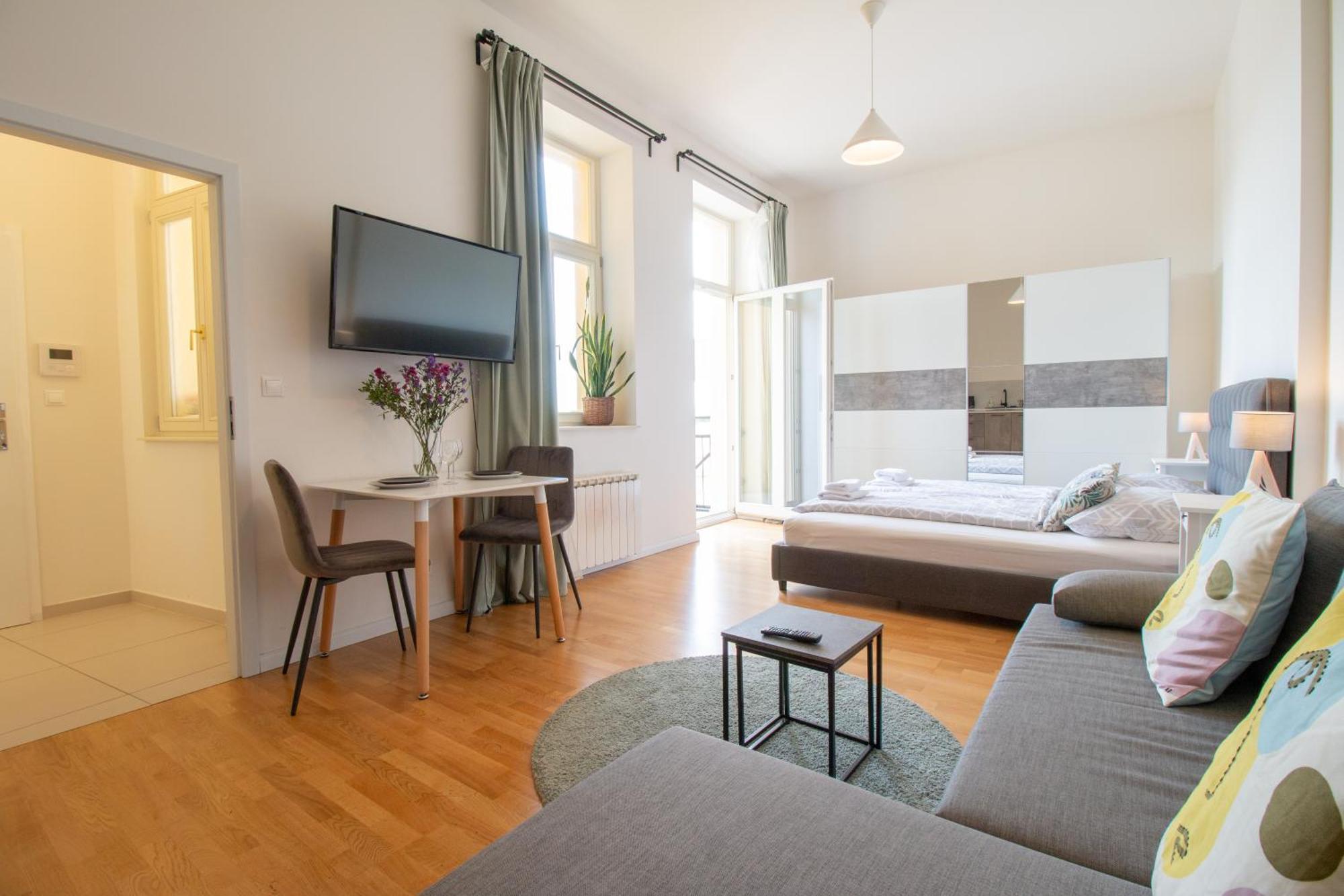 Stepanska Cr Apartment