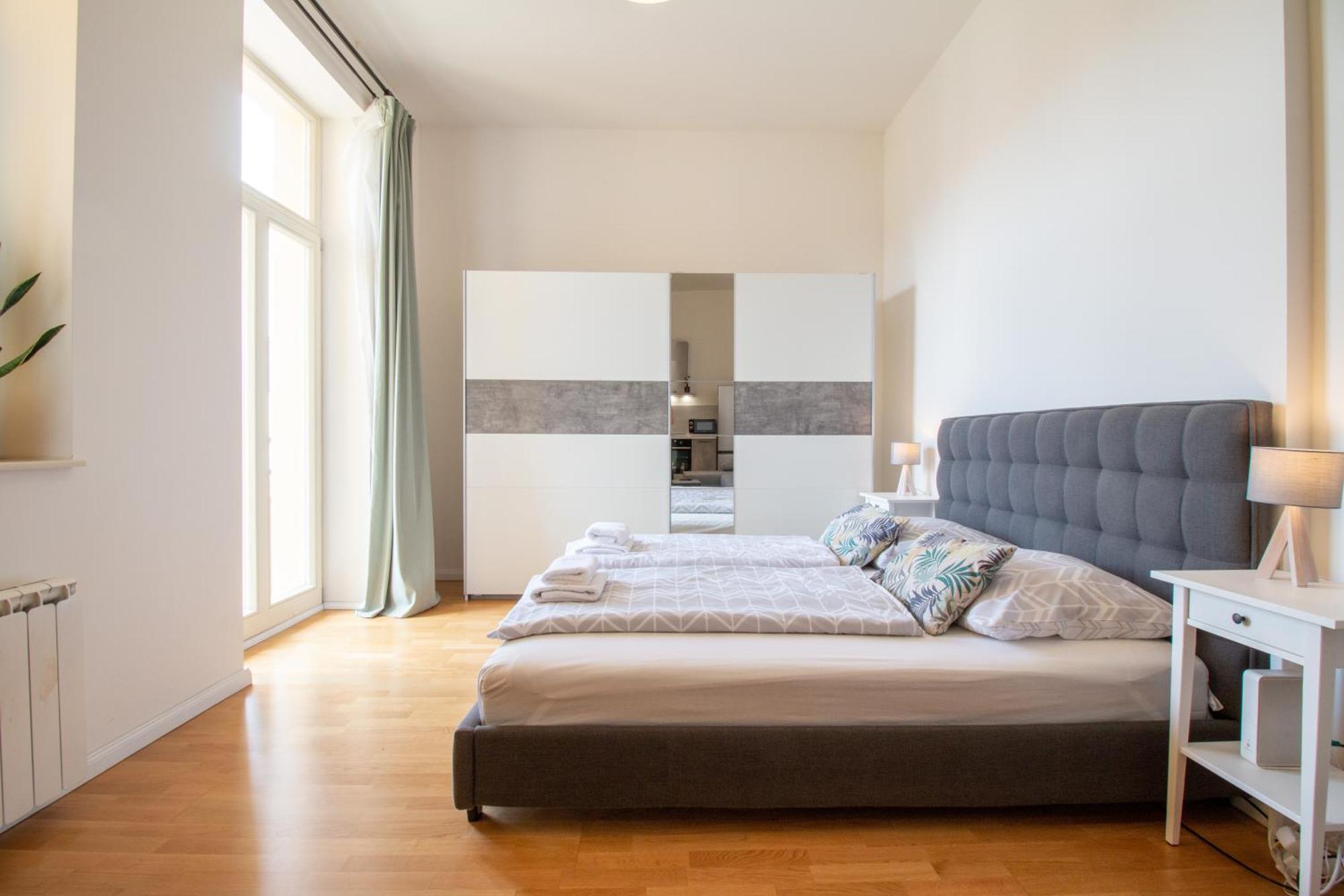 Stepanska Cr Apartment *