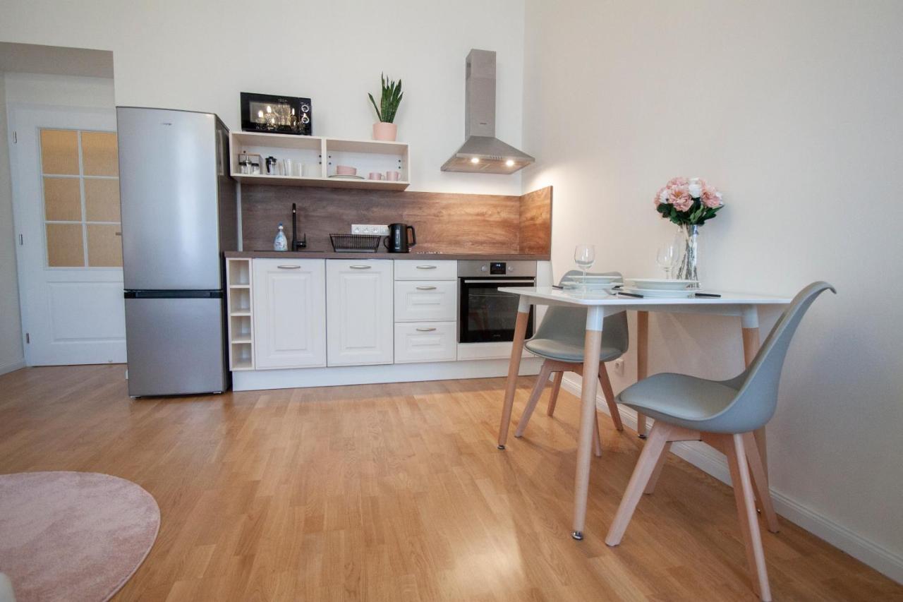 Stepanska Cr Apartment *